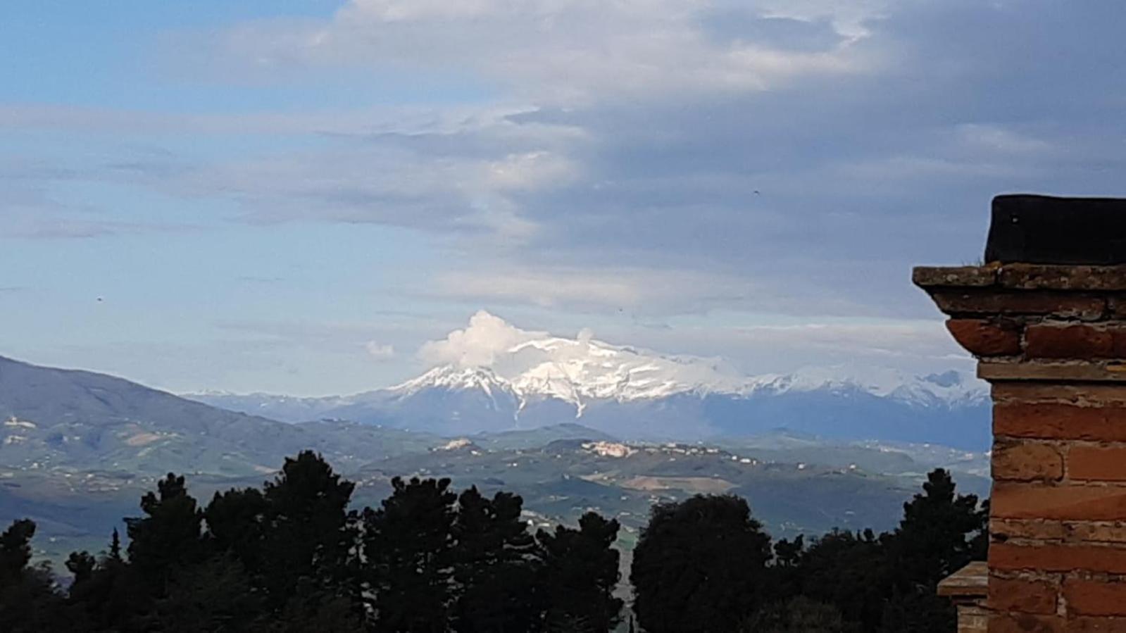 B&B Leopardi Montefiore dell'Aso ภายนอก รูปภาพ